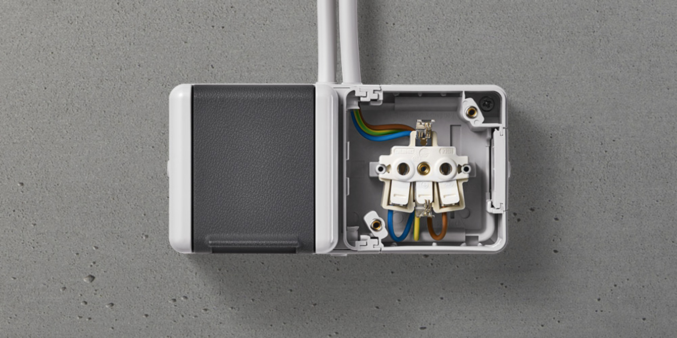 Doppelsteckdose mit Trennsteg bei Heußner-Nuhn in Neuenstein